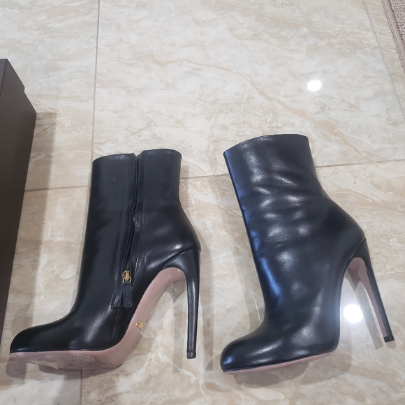 Gucci Leather Ankle Boots - Picture 2 of 16